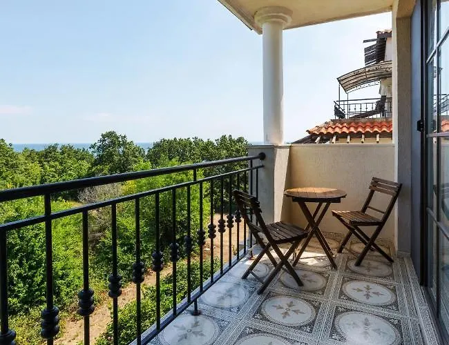 Rama Holistic And Retreats - Vegan Full Board Hotel